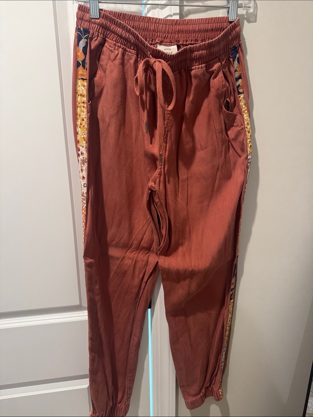 Knox Rose Rust Drawstring Joggers with Patterned Side Panel